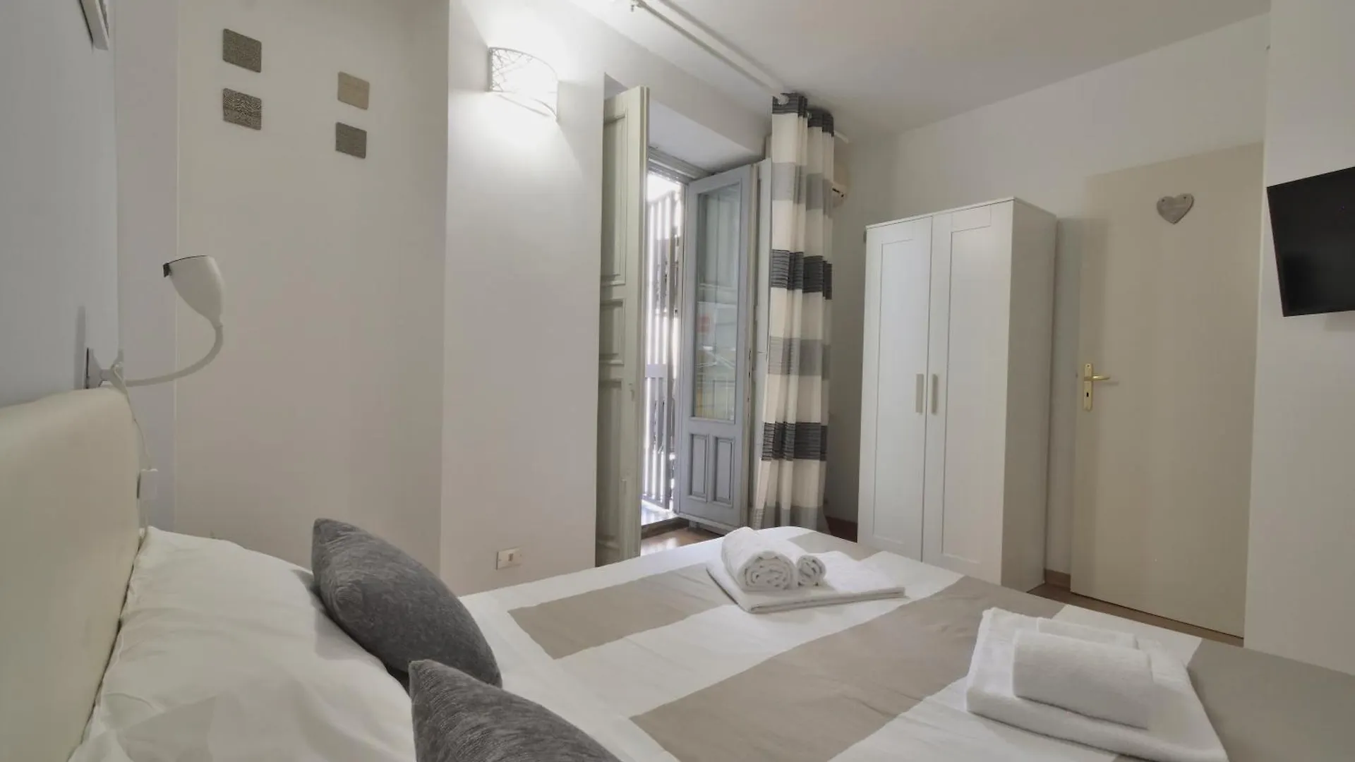 Apartament La Casa Di Carta In Piazza Stesicoro Katania 0*,  Włochy