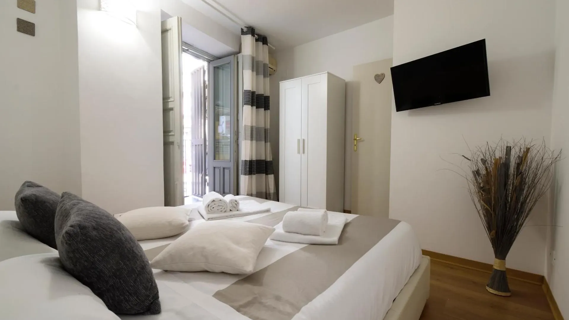 Apartament La Casa Di Carta In Piazza Stesicoro Katania 0*,